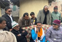 घरदैलो अभियानले गति लिँदै, कांग्रेसका श्यामबाबु गुप्ता बारा–४ का मतदाताको रोजाइमा